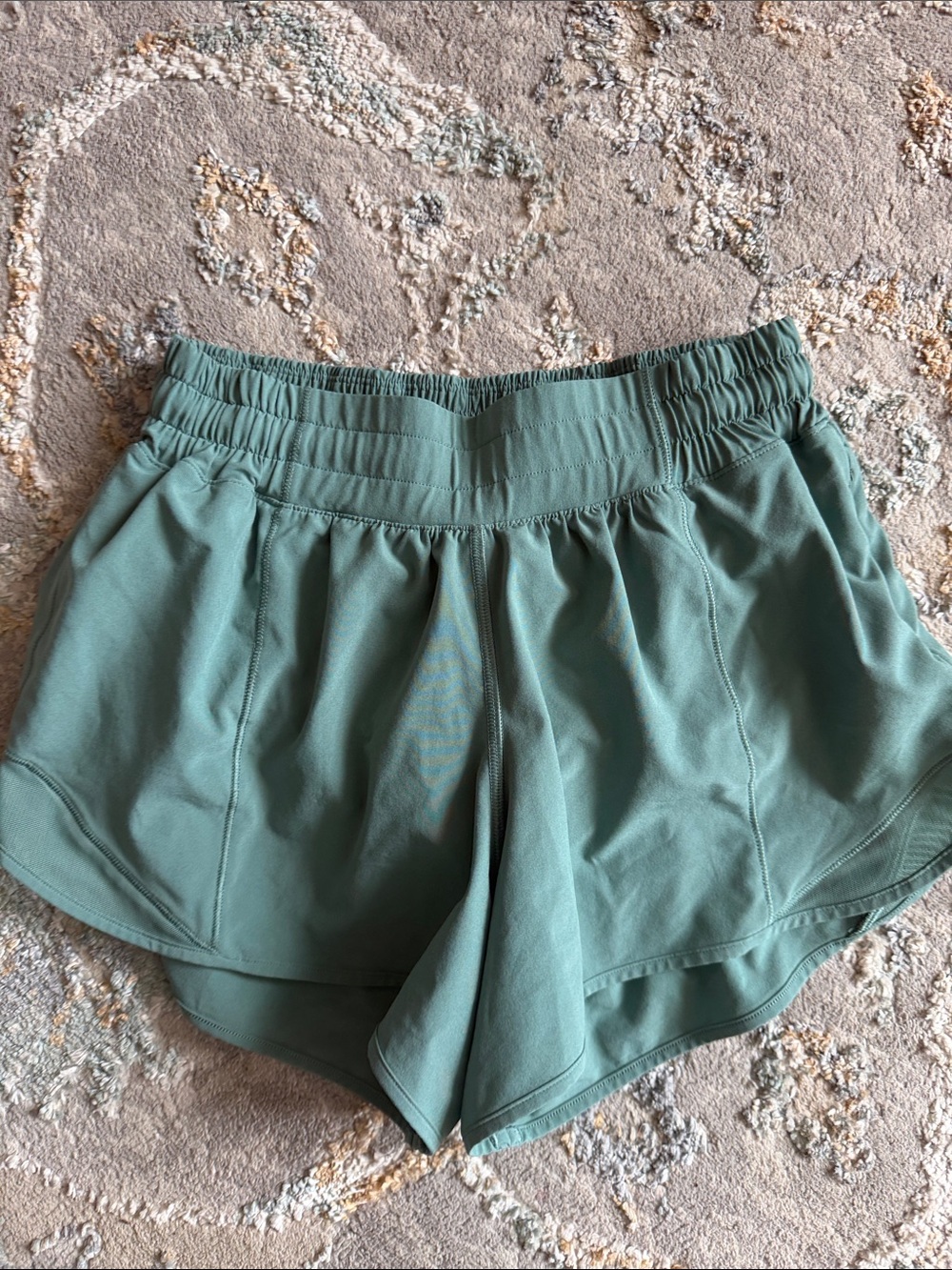 Lululemon hotty hot LR 4” short